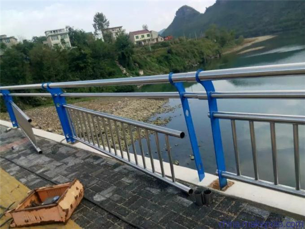 宁河不锈钢复合管护栏是一种卓越的防护材料