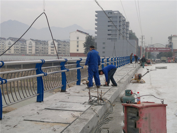 宁河不锈钢复合管护栏常见问题及解决方案